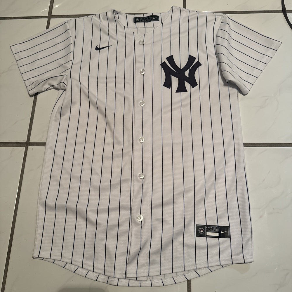 Nike Authentic New York Yankees Jersey Size Youth XL 18x20 Pinstripes MLB